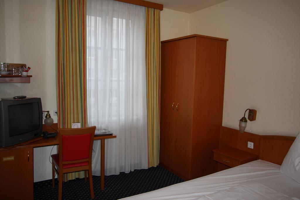Hotel 900 M Zur Oper